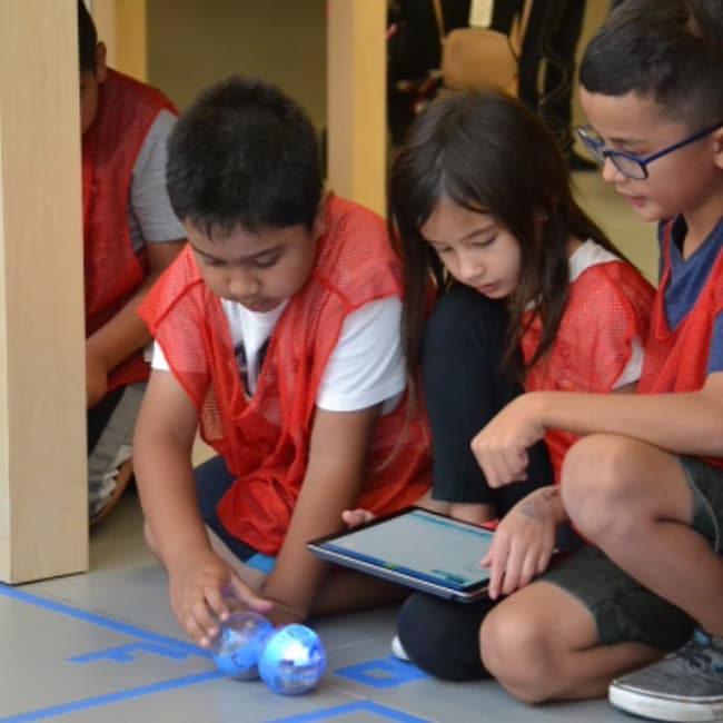 Kids building a STEAM project together